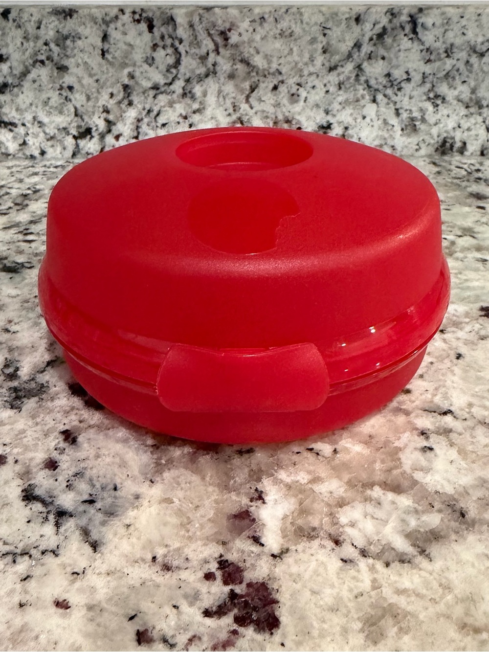 Tupperware Bagel Keeper #4440 - Red